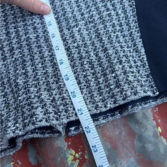 St. John Navy and White Tweed Blazer- EUC - Picture 9 of 11